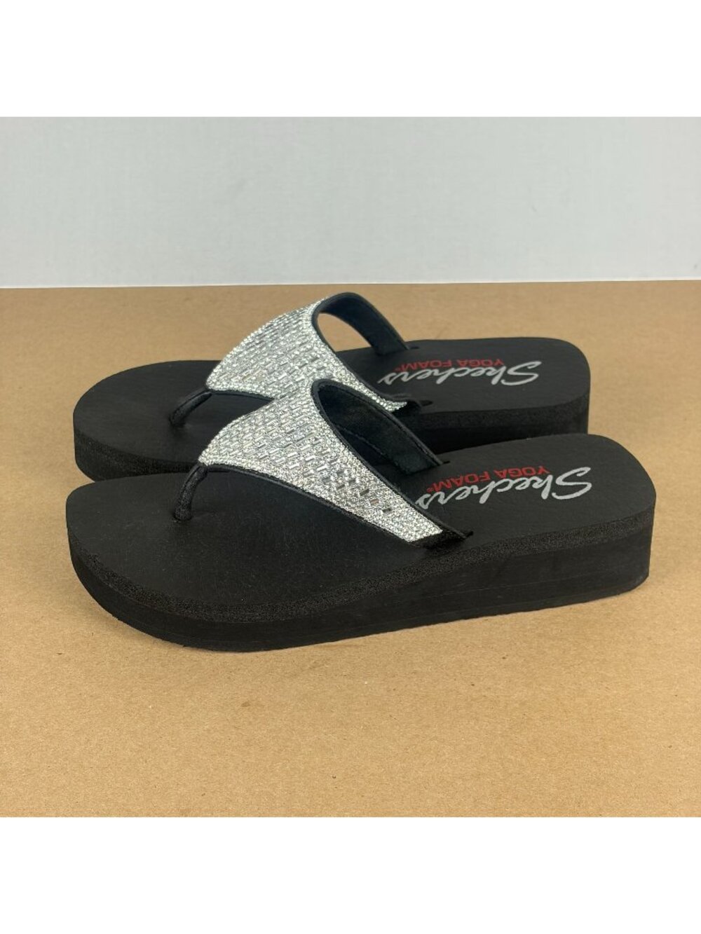 Skechers Cali Vinyasa Yoga Foam Jeweled Thong Sandals Womens 7 Silver Black